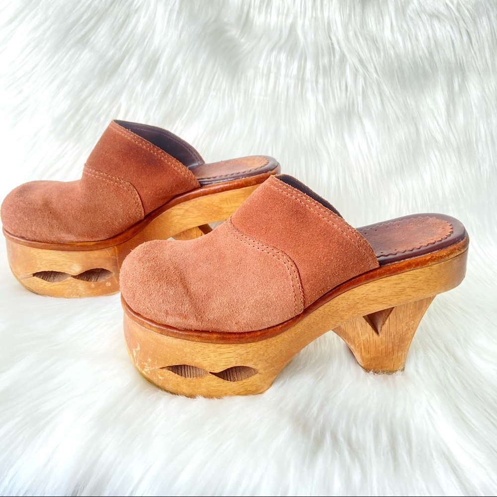 Vintage 1970’s Wood Suede Platform Clogs - Picture 3 of 13